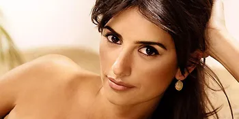 Tampil di Red Carpet, Penelope Cruz Salah Kostum