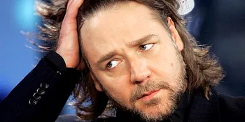 Russell Crowe Dilarang Masuk Pub