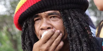 Prosesi Pemandian Mbah Surip Undang Kehadiran Copet