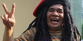 Datang ke Jakarta, Mbah Surip 'Ngonthel'