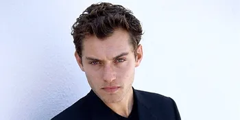 Jude Law Berharap Ada Sekuel 'SHERLOCK HOLMES'