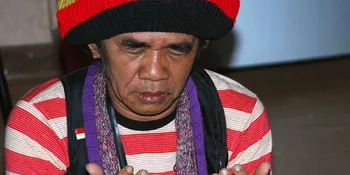 Pemakaman Mbah Surip Menunggu Kedatangan Keluarga