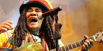 Warna Musik 'Nyeleneh' Mbah Surip Tetap Ngotot