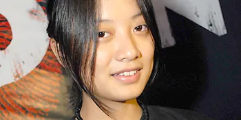 Leony Lacurkan Diri Dalam 'IDENTITAS'