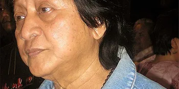 Pemakaman Rendra Menunggu Anak Datang