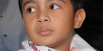 Umay Sedih Anak-Anak Nyanyikan Lagu Dewasa