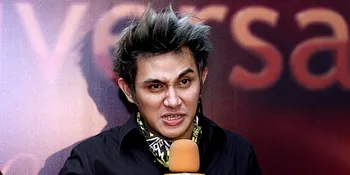 Vicky Nitinegoro Tak Suka Yang Monoton