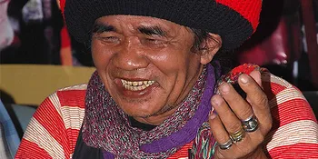 Mbah Surip Sembuhkan Orang Stres