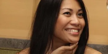 Anggun Minta Penonton Tak Sibuk Ambil Gambarnya