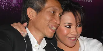 Melly Goeslaw Menyelam Pakai Pemberat