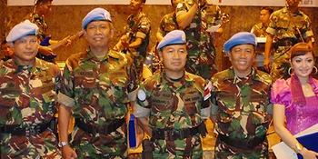 Tarsan dan Marwoto Menghibur Pasukan TNI di Lebanon