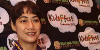 Nia Dinata Beri Kado Spesial Untuk Gita