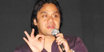 Lagu ST12 Dimainkan Dwiki Dharmawan di Dili