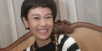 Valia Rahma Capek Berambut Panjang