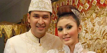 Nuri - Hikmal Berikan Nuansa 'Gold' di Resepsi