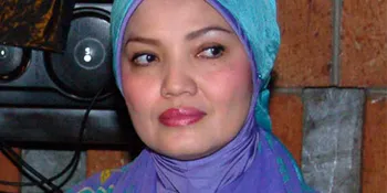 Mudik, Ratih Sanggarwati Gunakan Kereta Api