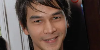 Jonathan Frizzy, Dewi Perssik Tetap Profesional