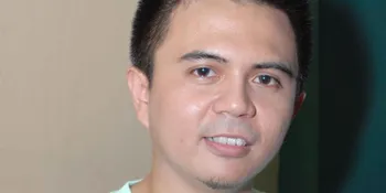 Sigit Wardhana Muter-Muter Pakai Batik