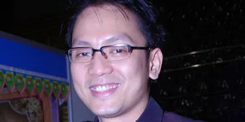 Charles Bonar Sirait Buka Sekolah Gratis 