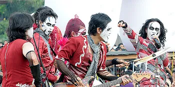 Kuncen-Kuncin, Fans Kuburan Band