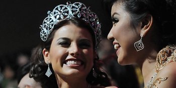 Miss Universe Kagumi Candi Borobudur