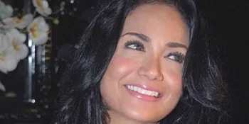 Krisdayanti Dua Setengah Bulan Belajar Tidur Sendiri