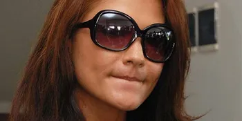 Tamara Bleszynski Gemetaran Baca Karya Rendra