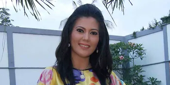 Syuting Stripping, Helsi Herlinda Titipkan Anak