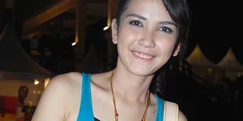 Dinda Kanyadewi - Derby Romero Kencan Pertama Nonton Konser