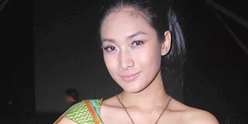 Happy Salma, Anti Korupsi Sambil Baca Puisi