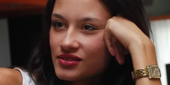 Rebecca, Belum Berminat Jadi WNI