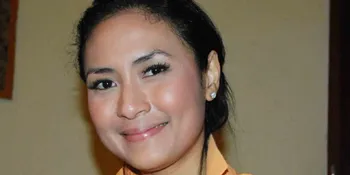 Tina Astari Lebih Suka Mobil Tinggi