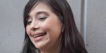 Tak Percaya Ramalan, Ayu Azhari Santai Sikapi '2012'