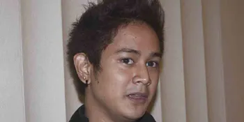 Potong Rambut Gimbal, Dwi Andhika Ganti Piercing