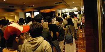 Seminggu Diputar, Tiket '2012' Tetap Diburu