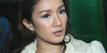 Melly 'SHE' Peduli Penampilan Panggung