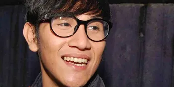 Vino G Bastian, Malas Baca Buku Tebal