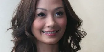 Indah Kalalo Cari Kado Natal Buat Pacar