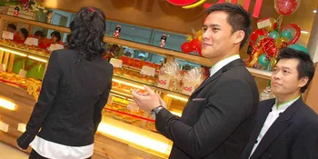 Choky Sitohang, Siapkan Regenerasi Lewat Toko Roti