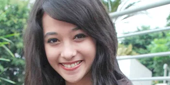 Poppy Bunga Ciuman, Pacar Cemburu Berat