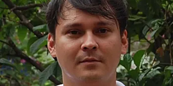Ivan Ray Sumbangkan Koleksi Pribadi Untuk Korban AIDS