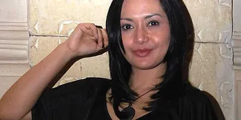 Edies Adelia 'Kecantol' Pada BB