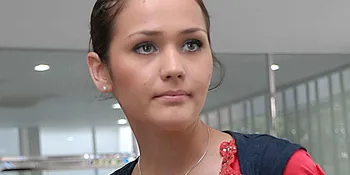 Lotta Acuhkan Wartawan, Minta Maaf Lewat FB