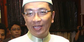 Nikah Kedua Kali, Helmy Nangis