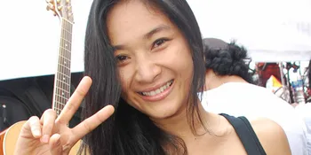 Happy Salma, Tak Mau Menikah Karena Desakan Usia