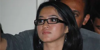 Diundang Nikah, Okie Agustina Ajak Anak-Anak