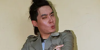 Imlek 2010, Edric Tjandra Absen Ngasih Angpao