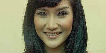 Zora Tak Berani Urus Anak Sendiri