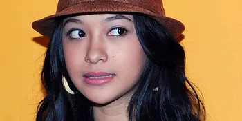 Foto Topless Poppy Bunga Ikutan Tersebar
