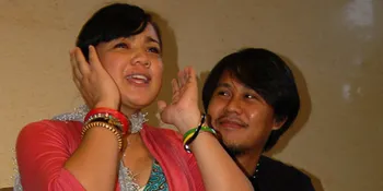 Ernest - Nirina, Tunggu 40 Hari Bawa Anak ke Mall